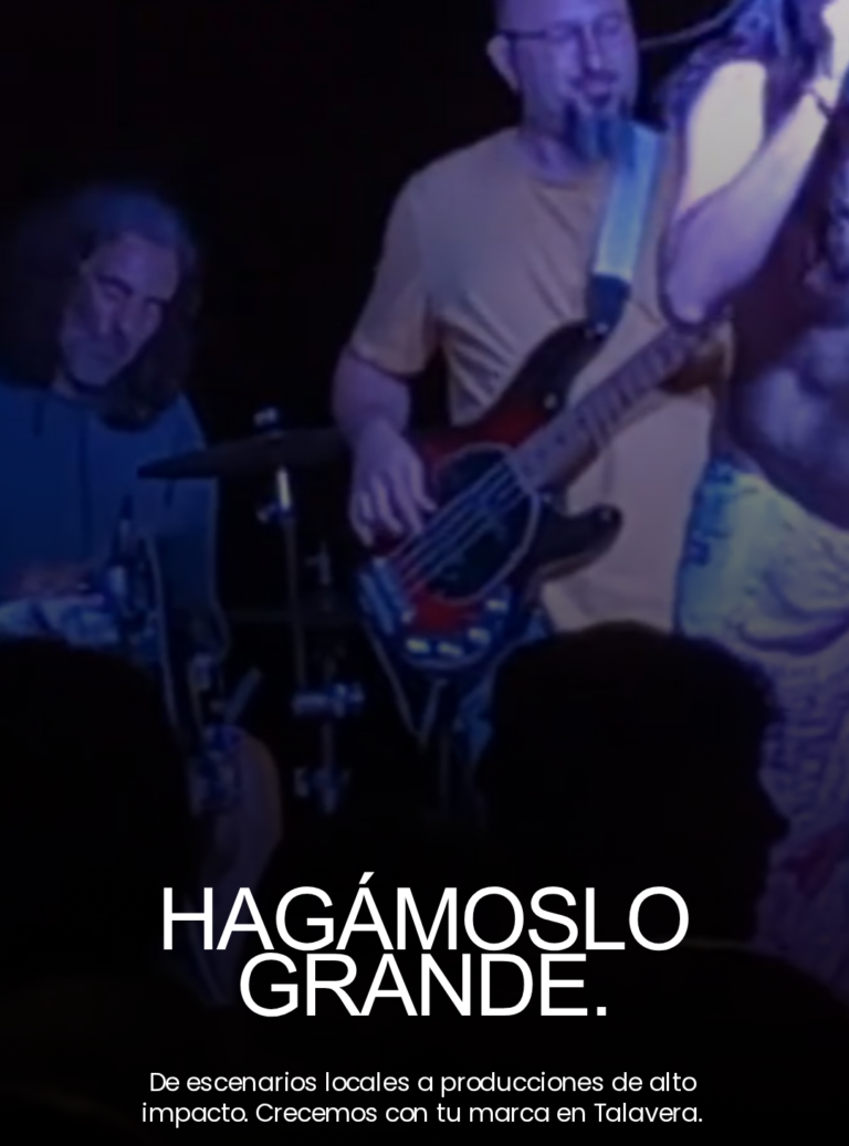 Músicos tocando en un escenario nocturno durante un concierto en directo